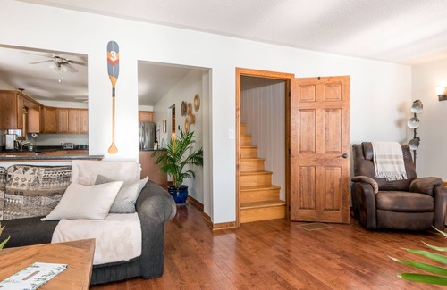 Parham House | Large Waterfront Cottage! 5 bedrooms (max 12)! Kayaks, SUP, Water Slide, Beach