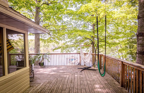 Parham House | Large Waterfront Cottage! 5 bedrooms (max 12)! Kayaks, SUP, Water Slide, Beach