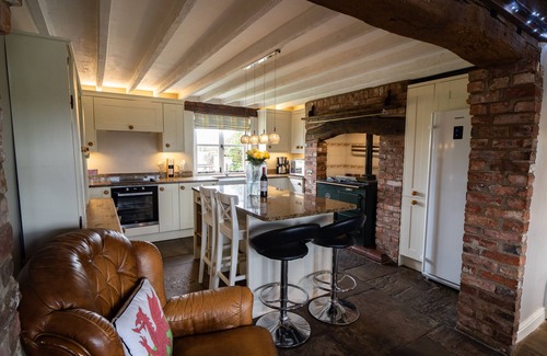 Overton-on-dee House | Large Welsh Cottage Jubilee House