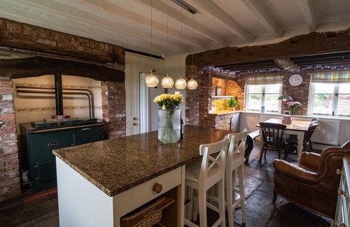 Overton-on-dee House | Large Welsh Cottage Jubilee House