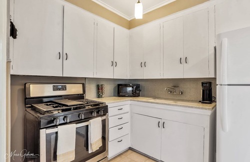 Caddo Heights-South Highlands Apartment | Large windows overlooking streets of historic South Highlands makes this cozy!