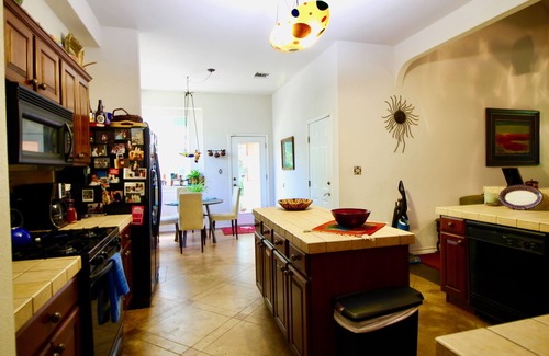 Barton Heights House | Large Zilker Home- Downtown, SOCO, Barton Springs, ACL, SXSW, Weekend Getaway!