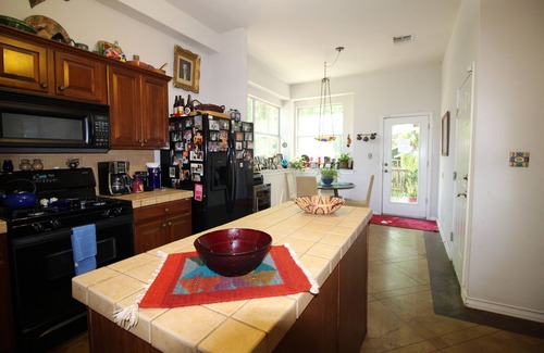 Barton Heights House | Large Zilker Home- Downtown, SOCO, Barton Springs, ACL, SXSW, Weekend Getaway!