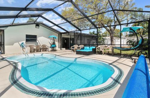 Largo House | Largo Pool Retreat 1 Mile to Beach