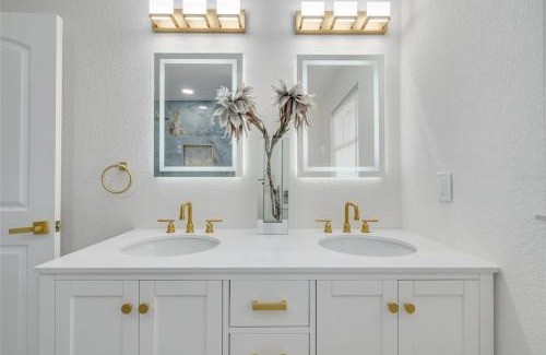 Largo House | Largo Pool Retreat 1 Mile to Beach