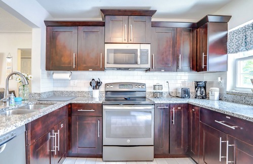 Harbor Bluffs House | Largo Poolside Haven - Minutes to Indian Rocks Beach