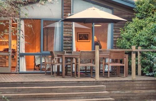 Burrawang Cottage | Lark Cottage - relaxing retreat