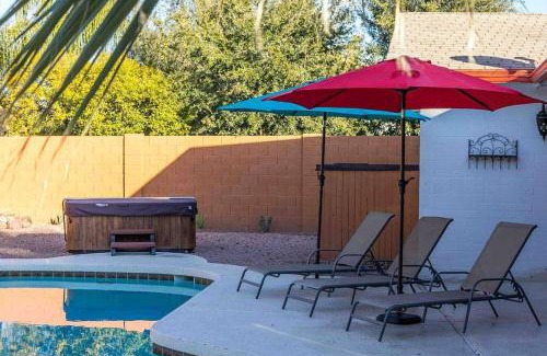 Paradise Valley Village House | Larkspur Villa - Lovely & Entertaining Hot Tub with pool, resort living!