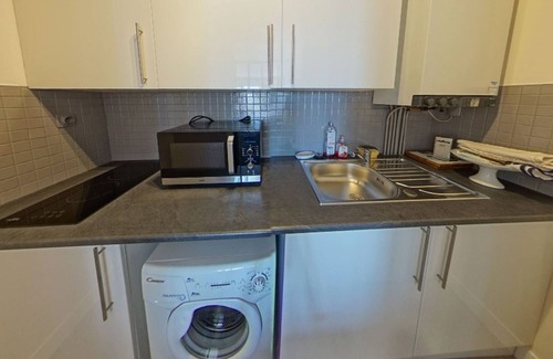 Larmor-Plage Apartment | Larmor-Plage: Studio central à 100m des plages avec terrasse et WiFi