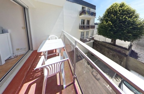 Larmor-Plage Apartment | Larmor-Plage: Studio central à 100m des plages avec terrasse et WiFi