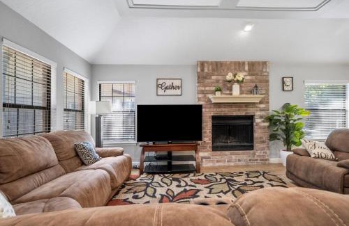 Leander House | Larnie's Casa