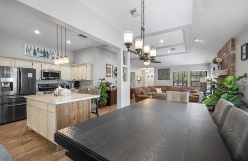 Leander House | Larnie's Casa
