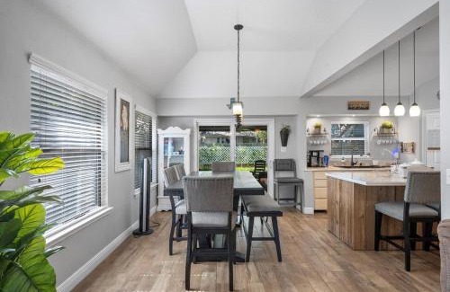 Leander House | Larnie's Casa