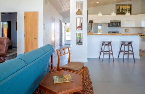 Joshua Tree House | Las Alas Del Sol- A Desert Architectural Gem 2 Bedroom Home by RedAwning