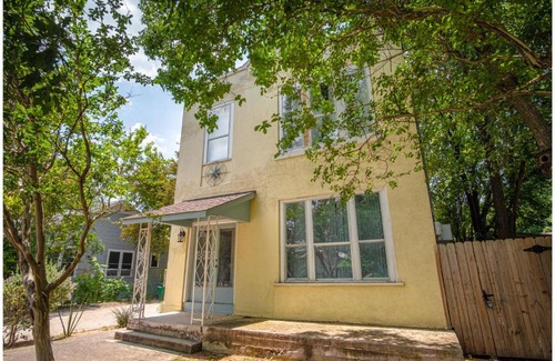 Southtown Apartment | Las Carolinas Cozy #2
