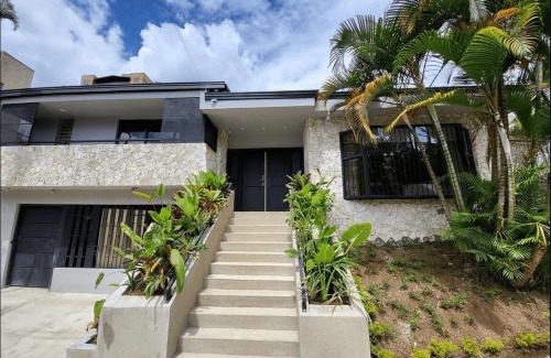 Las Lomas I House | Las Lomas Luxury House