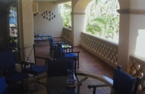 Zona Hotelera Condo | Las Mananitas - 2nd Floor Luxury Corner Unit Closest to Beach