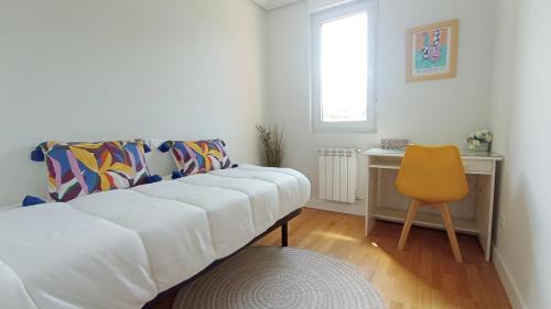 Boo de Guarnizo Apartment | Las MARIPOSAS , 3 habitaciones