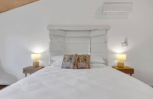Tugun House | Las Palmas Summary: L