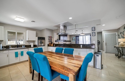 Las Vegas House | Las Vegas - 5 Mins From The Strip 4 Bedroom Home by RedAwning