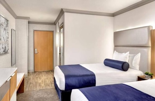 Gateway District House | Las Vegas Dream! 2 Modern Units, 2 Pools, Onsite Casino, FREE Parking!