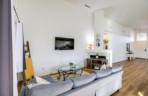 Spring Valley House | Las Vegas Home with Covered Patio about 5 Mi to Strip!