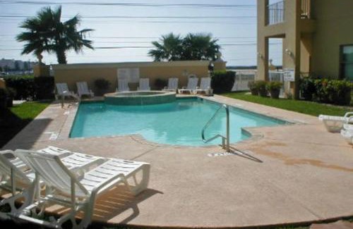 South Padre Island Apartment | Las Verandas #107 close to Clayton's beach bar