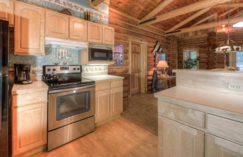 Big Sky House | Last Minute Special- Cozy Log Cabin, Views, Hottub