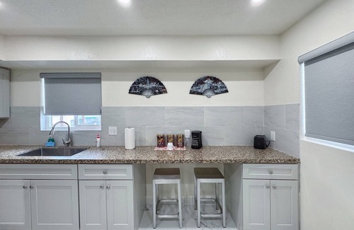 Beverly Green Apartment | LasVegas,3BR,Book,Strip,Convention,july4th,LVCCwalkto,Sale,wifi,