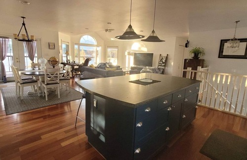 Timiskaming District House | Latchford Bay Lake Waterfront Retreat