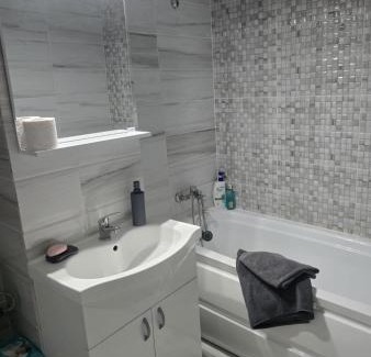 Cocani Crevedia Apartment | Latin Studio
