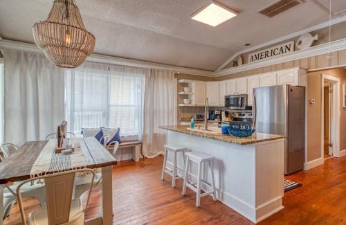 Tybee Island Apartment | Latitude Adjustment Main House