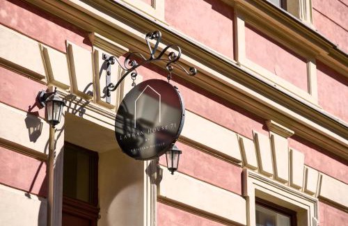 Cesky Krumlov House | Latran House 71 by KH