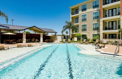 Pearland Apartment | Latte ~ New Cozy 2 Bedroom Steps Away From Shopping!