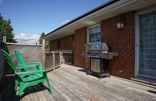 Cochrane House | L’Auberge -Spacious Home with 2 Bay Heated Garage