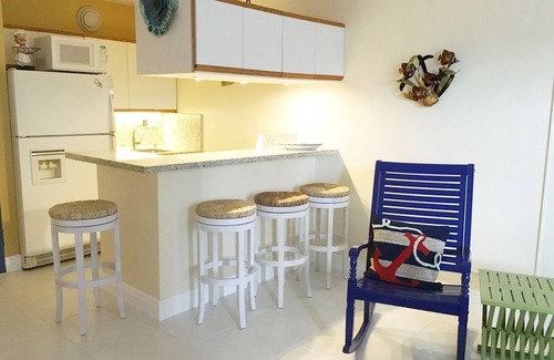 Lauderdale-by-the-Sea Apartment | Lauderdale By The Sea Beachfront Studio With Ocean View