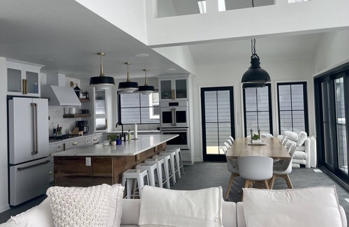 Lauderdale Lakes House | Lauderdale Lakes Waterfront Home Docks On Both Sides -Amazing Sunrises & Sunsets