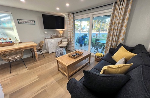 Englewood Cottage | Laughing Gull at Shorebirds 3min walk to beach Sunsets! Kayaks Bikes and More!