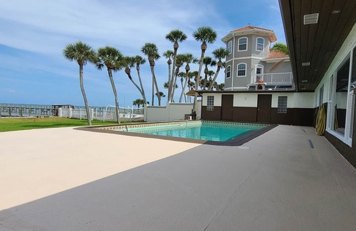 Titusville House | Launch Junction - waterfront house in Titusville with rocket launches view