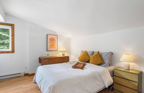 Val David Cabin | Laura: cozy comfort in Val-David, w/spa & firepit