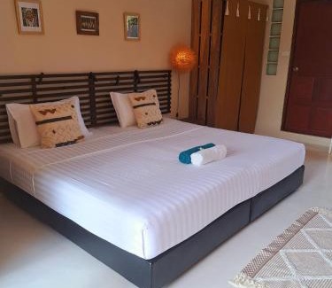 Hua Thanon Hotel | Laura's Guest House-adult only-