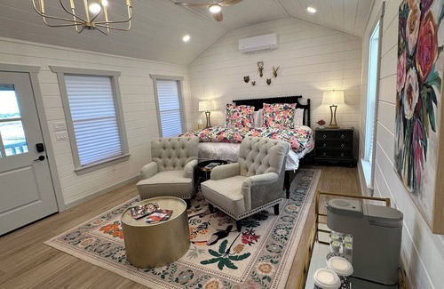 Fredericksburg Hotel | Laurel Court Cottages