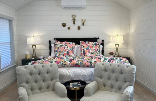 Fredericksburg Hotel | Laurel Court Cottages