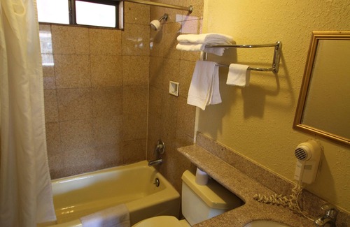 Redwood Heights Hotel | Laurel Inn