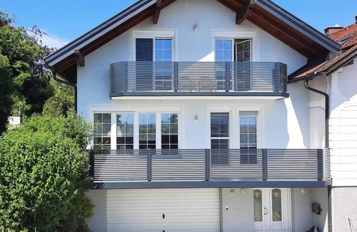 Schiltern House | Laurens vacation home with pool and large fireplace