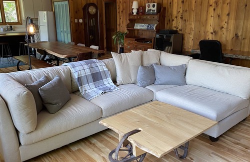 Sainte-Agathe-des-Monts Ski Chalet | Laurentides - Cozy ski retreat on the lake and close to city center w/fire pit
