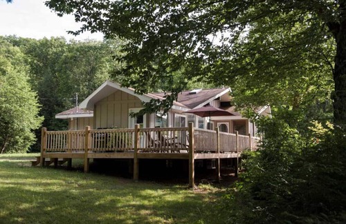 Harrington Cottage | Laurentian Lakeside Cottage 55, 4-season, 5-bedroom, 3.5 bath cottage sleeps 10