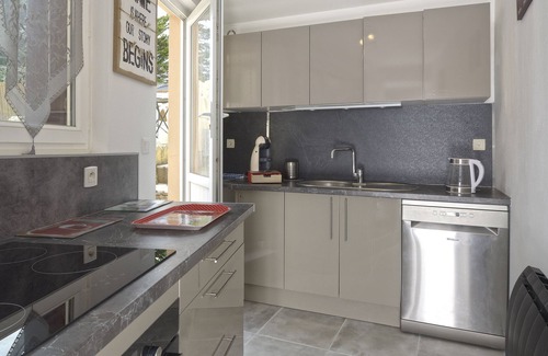 Laval Apartment | LAVAL CENTER APARTMENT WITH QUIET ROOM IN QUIET