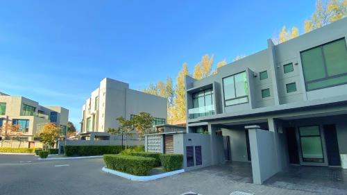 Pantai Tengah Villa | LAVANYA Private Pool Villa Residence 2 Floors @ Pantai Cenang.