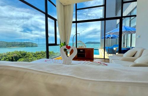 Pantai Tengah Apartment | Lavanya Sea View Penthouse with Sky Pool